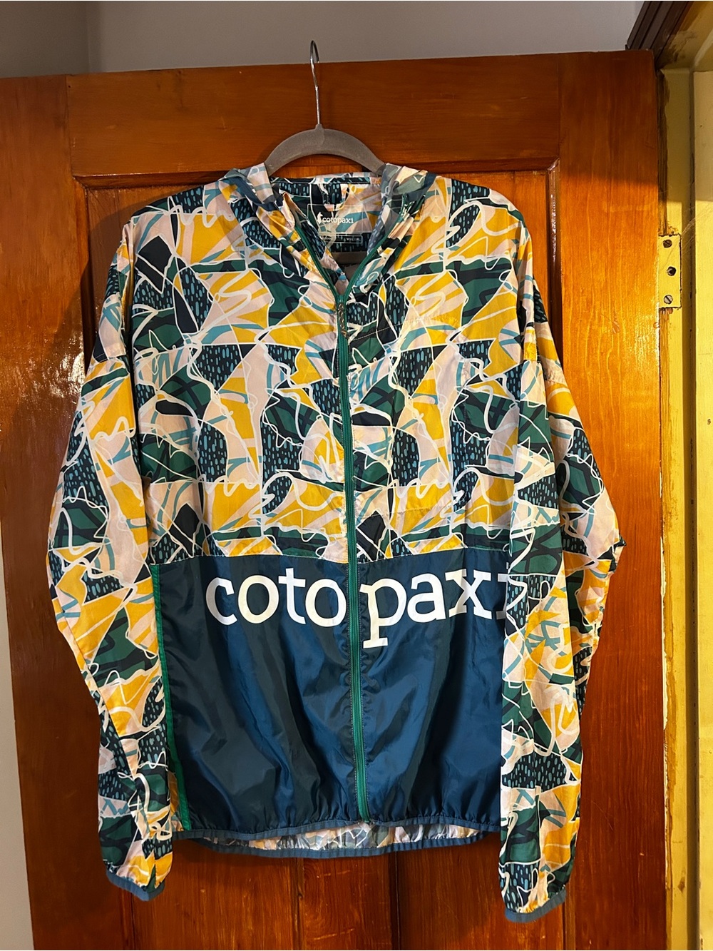 Cotopaxi Teca Technical Windbreaker Womens XL/Mens L Colorful Packable Jacket
